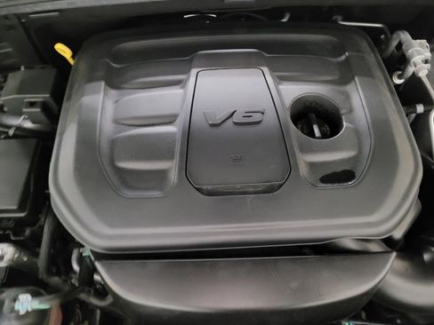 Used 2021 Jeep Grand Cherokee Laredo image 30