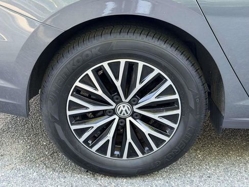 Certified 2021 Volkswagen Jetta SE FWD image 9