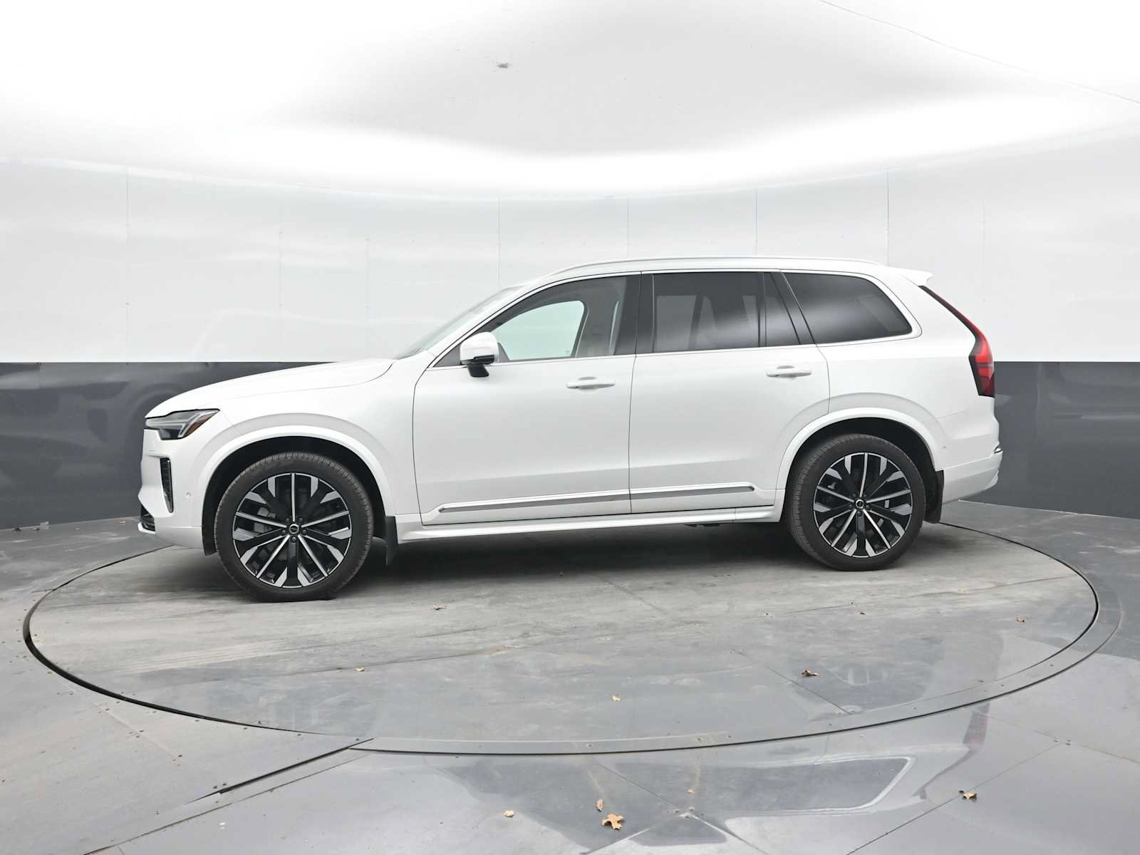 Used 2026 Volvo XC90 B6 Ultra w/ Protection Package AWD/4WD image 4
