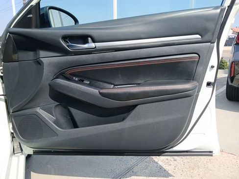 Used 2023 Nissan Altima 2.5 SR image 14