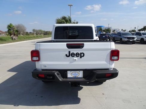 Used 2024 Jeep Gladiator Sport image 5
