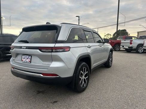 Used 2024 Jeep Grand Cherokee Limited w/ Luxury Tech Group II image 9