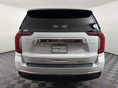Used 2022 GMC Yukon XL SLT w/ SLT Premium Package image 5