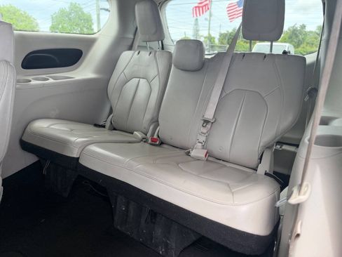 Used 2021 Chrysler Voyager Lxi FWD image 14