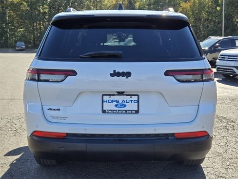 Used 2024 Jeep Grand Cherokee L Laredo image 4
