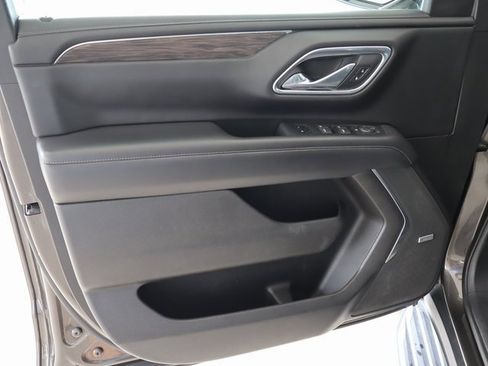 Used 2021 Chevrolet Suburban LT image 20