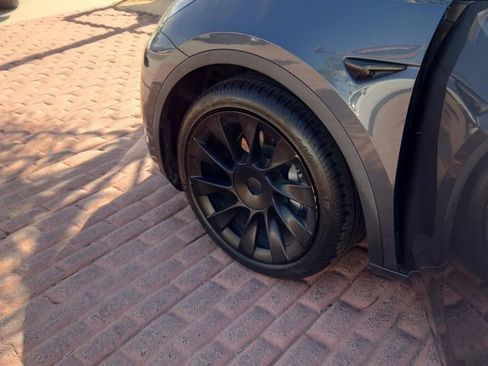 Used 2020 Tesla Model Y Long Range image 26