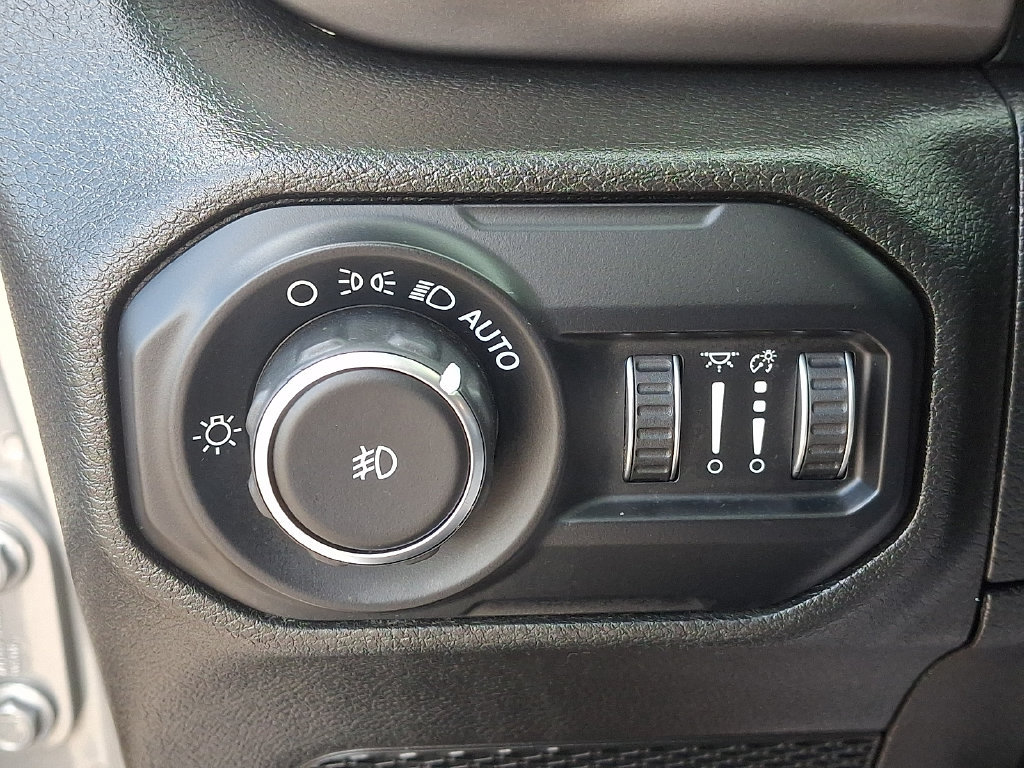 Used 2018 Jeep Wrangler Sport AWD/4WD image 26