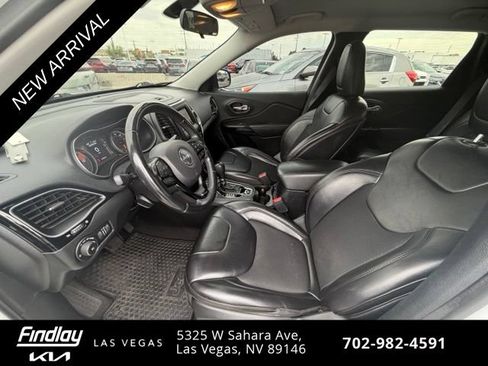 Used 2019 Jeep Cherokee Latitude Plus AWD/4WD image 10