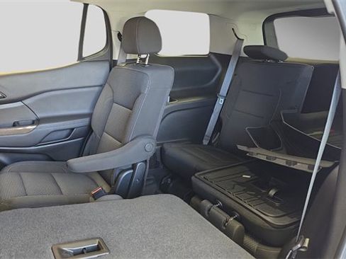 Used 2023 GMC Acadia SLE w/ Driver Convenience Package image 16