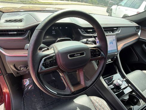 Used 2025 Jeep Grand Cherokee L Summit w/ Advanced Protech Group IV AWD/4WD image 28