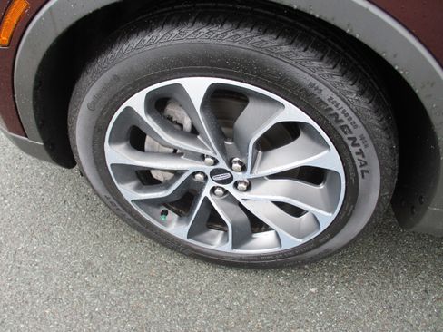 Used 2022 Lincoln Nautilus Reserve w/ Luxury Package image 9