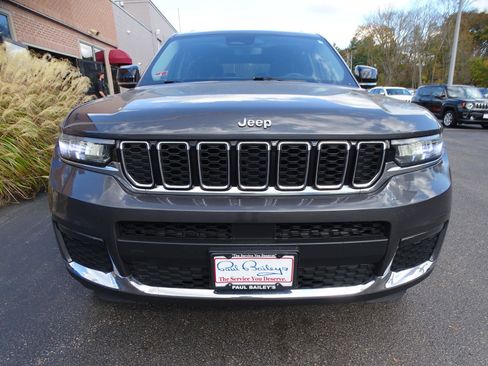 Used 2021 Jeep Grand Cherokee L Limited image 3
