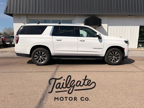 Used 2021 Chevrolet Suburban LT w/ LT Signature Package AWD/4WD image 1