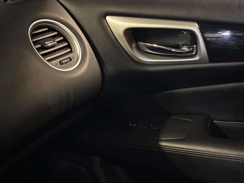 Used 2020 Nissan Pathfinder SV FWD image 27
