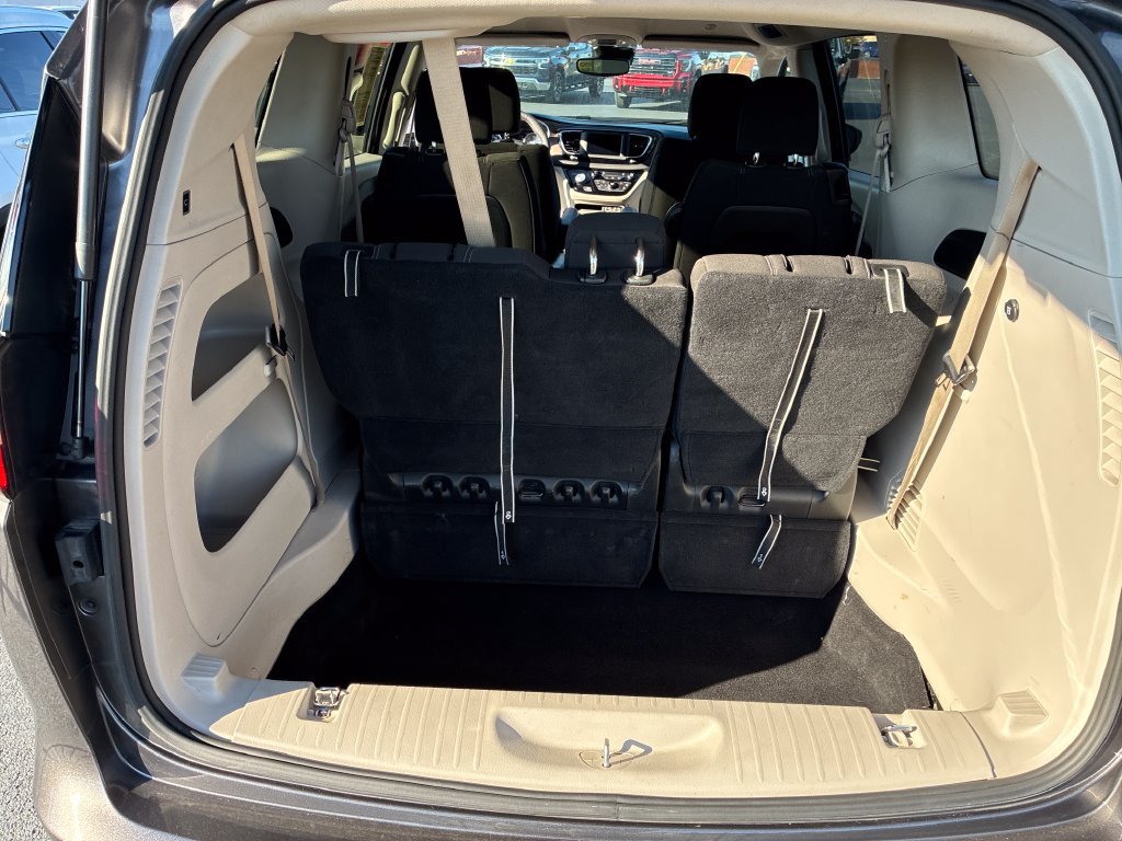Used 2023 Chrysler Voyager LX FWD image 20