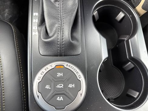 New 2025 Ford Bronco Badlands image 34