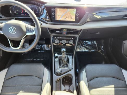 Used 2022 Volkswagen Taos SEL image 12