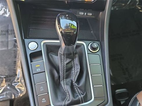 Used 2025 Volkswagen Jetta SEL image 19