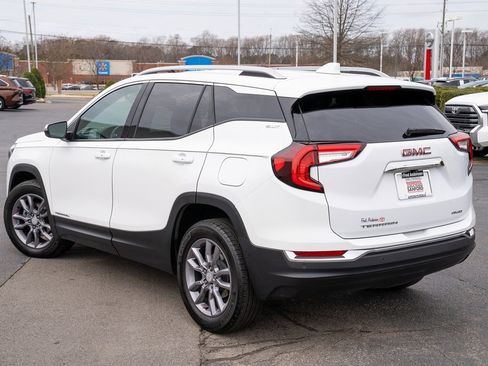 Used 2023 GMC Terrain SLT image 3