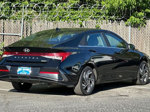 Used 2024 Hyundai Elantra Limited image 3