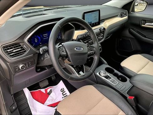 Used 2022 Ford Escape Titanium w/ Titanium Elite Package image 17