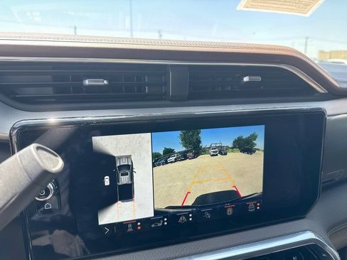 Used 2025 GMC Sierra 2500 Denali w/ Denali Reserve Package AWD/4WD image 18