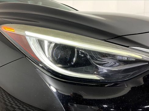 Used 2019 INFINITI QX30 image 32