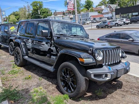 Used 2023 Jeep Wrangler Unlimited Sahara w/ Cold Weather Group AWD/4WD image 3
