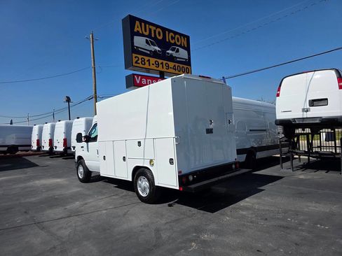Used 2019 Ford E-350 and Econoline 350 Super Duty w/ Power Windows & Locks Group image 2
