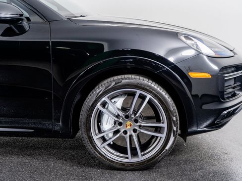 Used 2023 Porsche Cayenne Turbo image 6