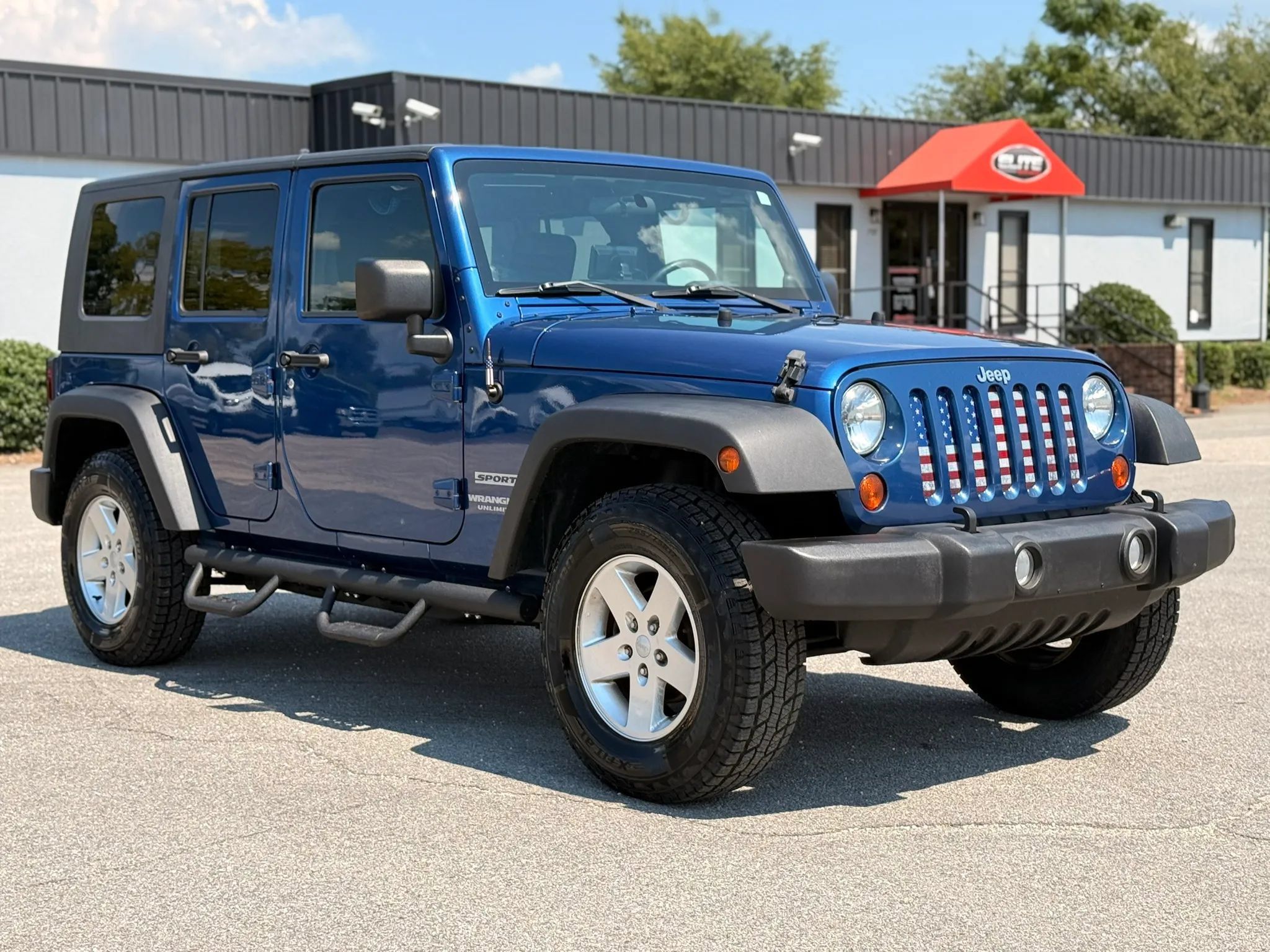 Used 2010 Jeep Wrangler Unlimited Sport AWD/4WD image 3