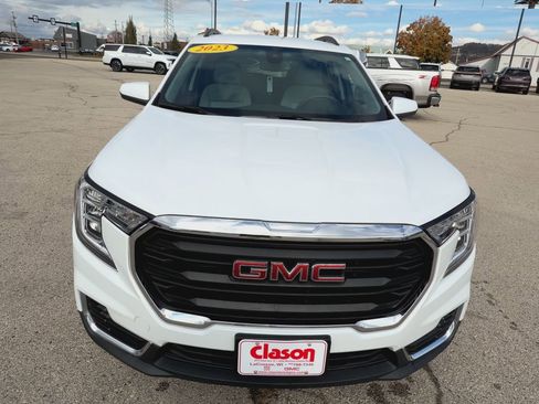 Used 2023 GMC Terrain SLE w/ Driver Convenience Package image 3