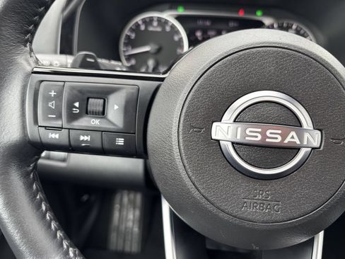 Used 2025 Nissan Pathfinder SL AWD/4WD image 16