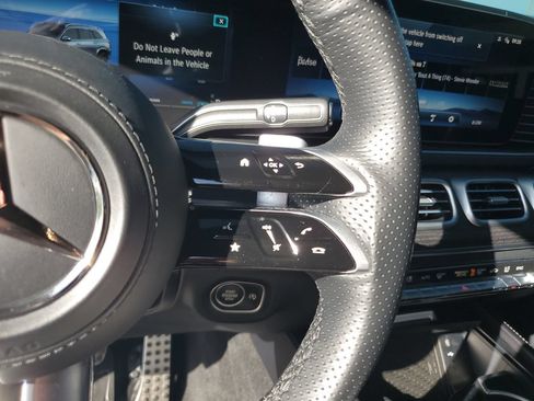 Used 2025 Mercedes-Benz GLS 450 4MATIC image 28