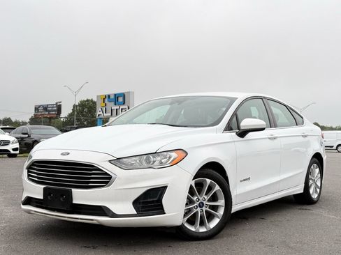 Used 2019 Ford Fusion SE FWD image 1