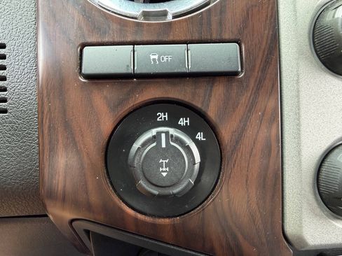 Used 2014 Ford F350 Lariat w/ Lariat Ultimate Package AWD/4WD image 23