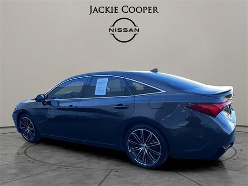 Used 2019 Toyota Avalon Touring image 3