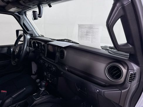 Used 2022 Jeep Gladiator Sport AWD/4WD image 34