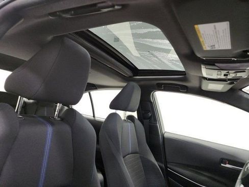 Used 2021 Toyota Corolla SE w/ SE Premium Package FWD image 6