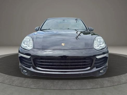 Used 2017 Porsche Cayenne w/ Premium Package image 2