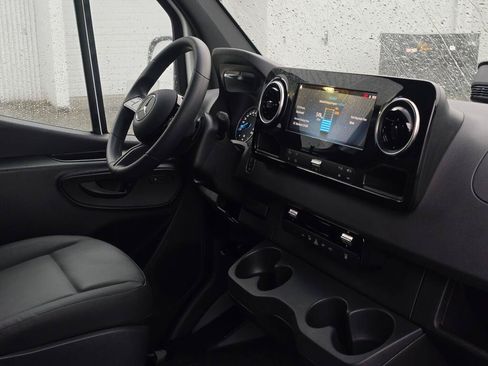 New 2025 Mercedes-Benz eSprinter 170 Cargo image 24