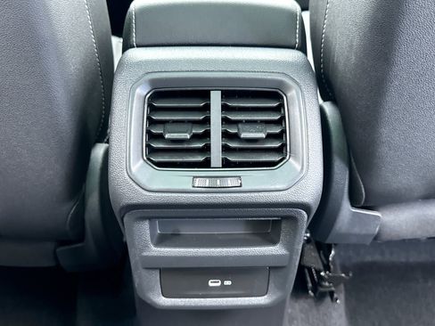 Used 2023 Volkswagen Taos SE w/ Panoramic Sunroof Package AWD/4WD image 20