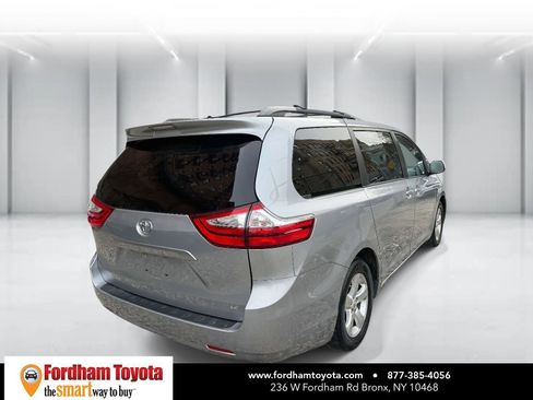 Used 2017 Toyota Sienna LE image 7