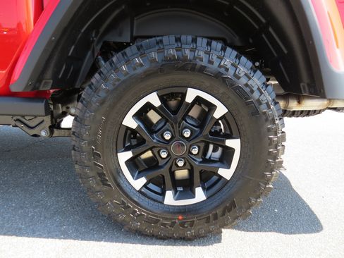 New 2025 Jeep Gladiator Rubicon image 13