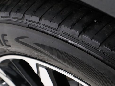 Used 2022 Ford Escape SE w/ SE Sport Appearance Package image 19