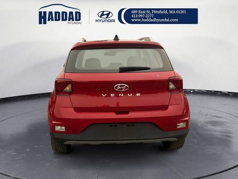 Used 2022 Hyundai Venue Limited FWD image 4