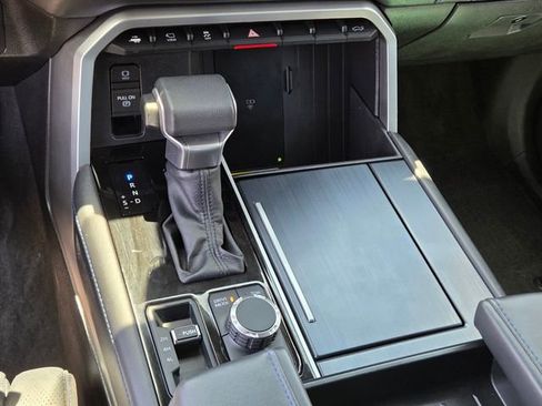 Used 2025 Toyota Tundra Platinum AWD/4WD image 23