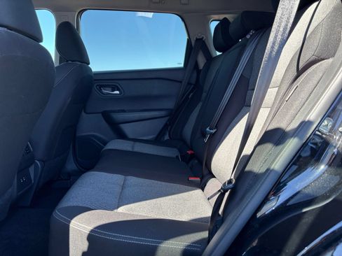 Used 2025 Nissan Rogue SV FWD image 28