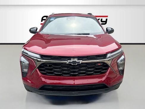 Used 2025 Chevrolet Trax RS w/ Driver Confidence Package FWD image 2